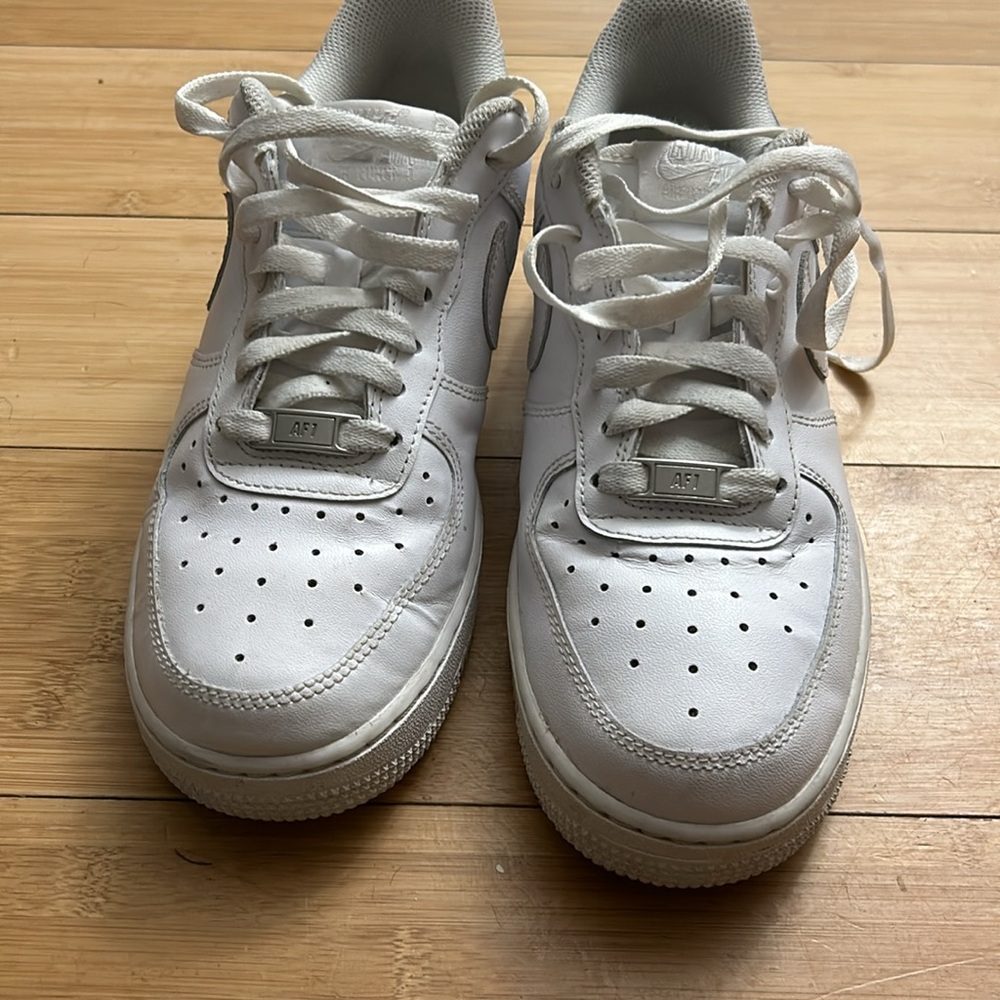 Nike Air Force 1 men’s low top sneakers, white leather size 7